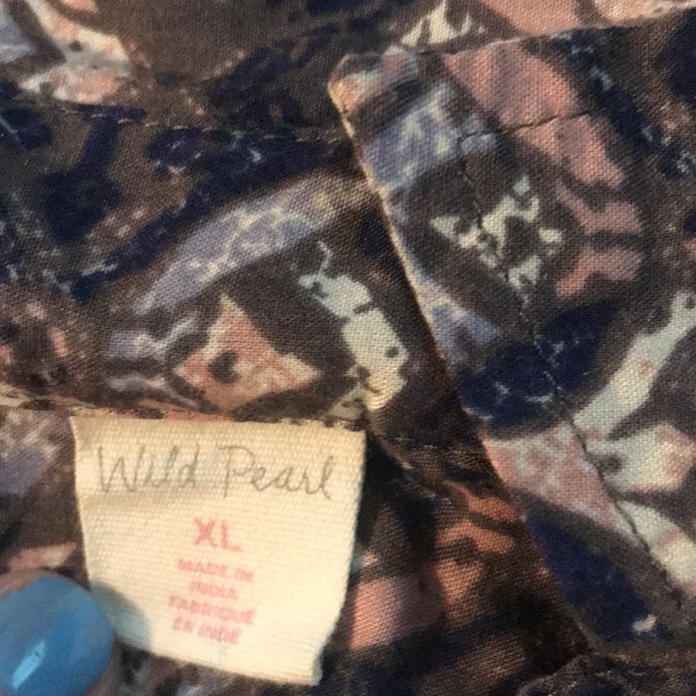 WILD PEARL Button down Tunic. - Picture 7 of 8
